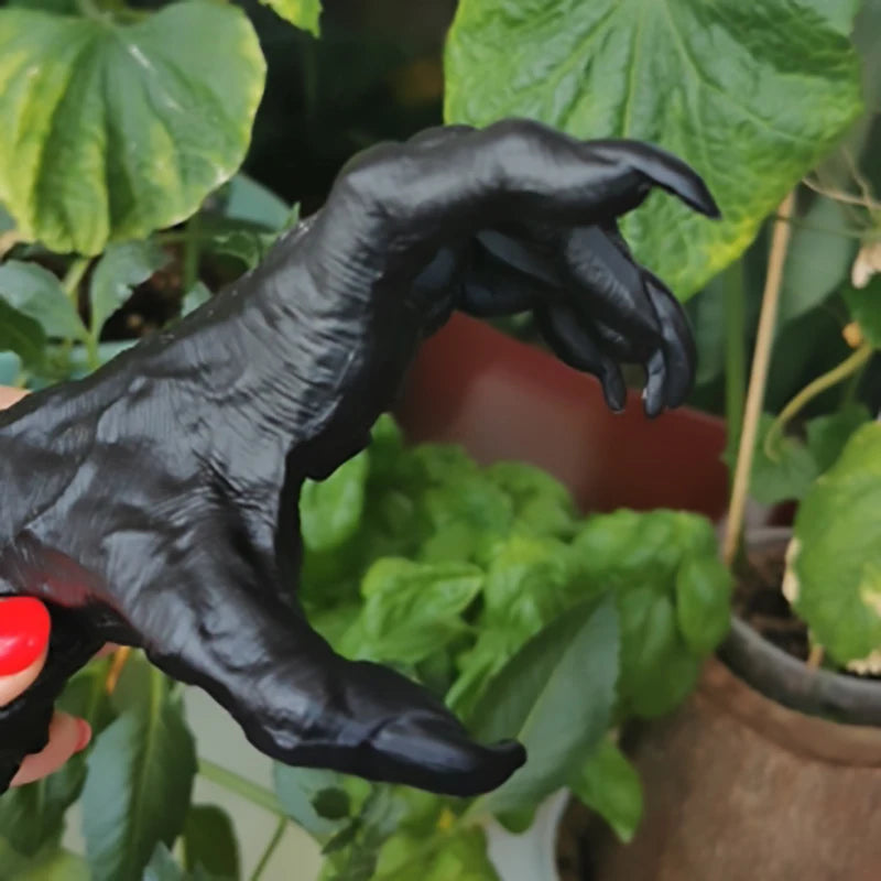 Halloween Decorative Gothic Witch Hand Statue Creative Resin Decorative Hanger Hanger Wall Art Sculpture Home Decoration