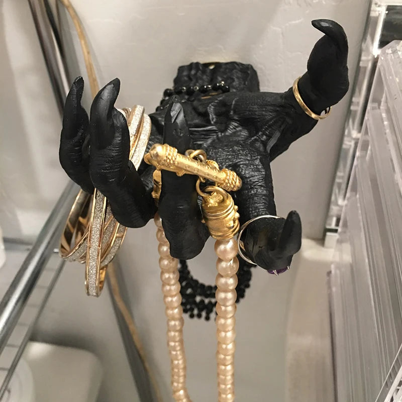 Halloween Decorative Gothic Witch Hand Statue Creative Resin Decorative Hanger Hanger Wall Art Sculpture Home Decoration