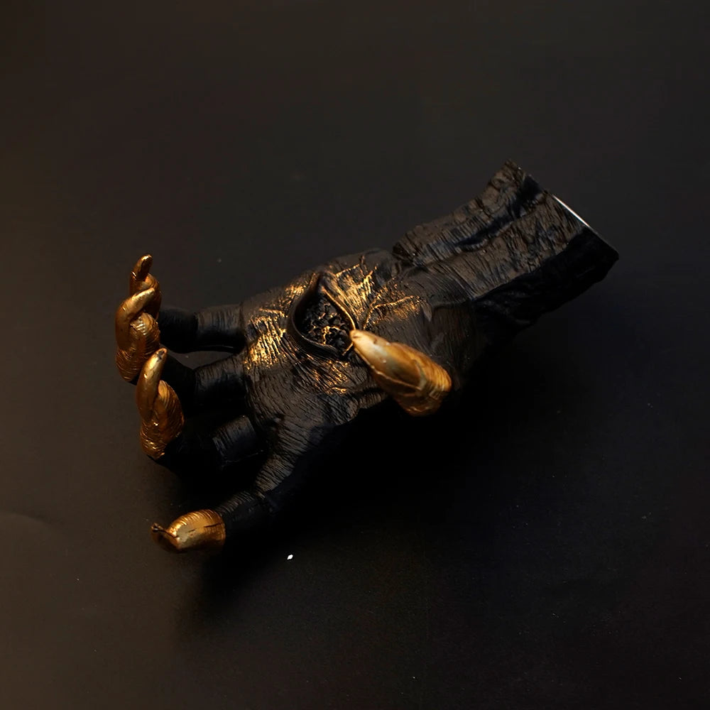 Halloween Decorative Gothic Witch Hand Statue Creative Resin Decorative Hanger Hanger Wall Art Sculpture Home Decoration