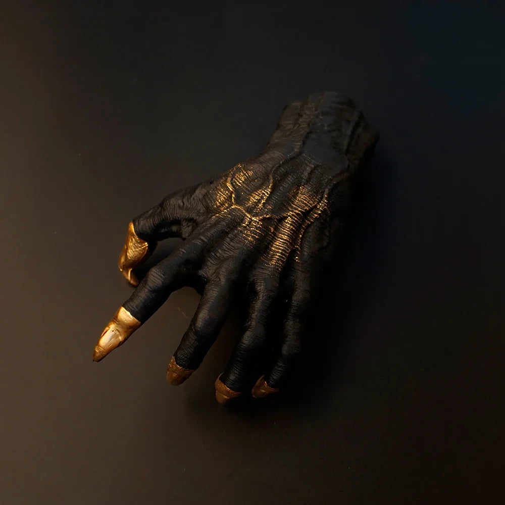 Halloween Decorative Gothic Witch Hand Statue Creative Resin Decorative Hanger Hanger Wall Art Sculpture Home Decoration